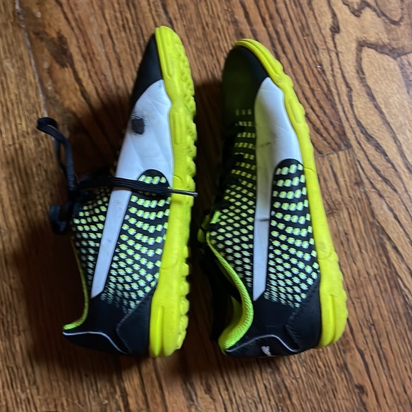 Indoor soccer shoes turf and court - Picture 2 of 5